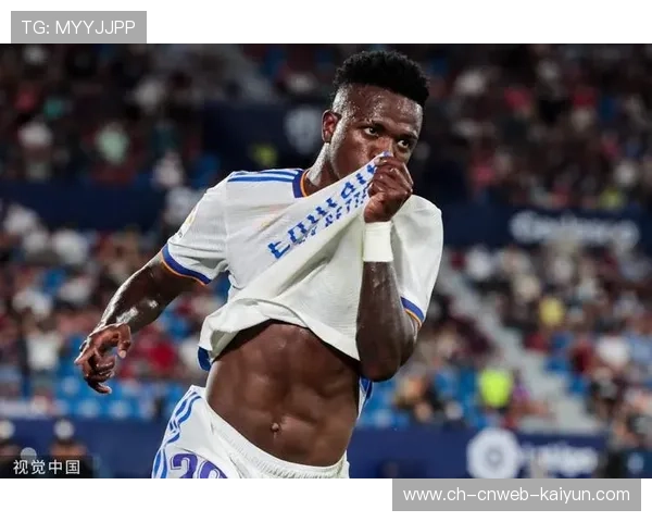 维尼修斯国家队比赛后归队，参与皇马合练备战